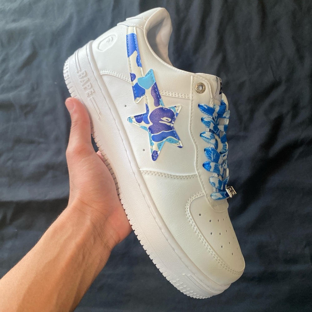 White Bapestas for sale no box size